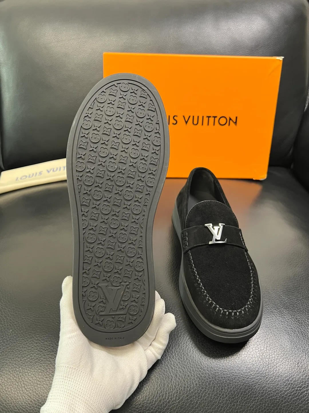 Men's shoes 💰740 Lv high quality top crafts Louis Vuitton, sports sneakers counter synchronization, uppers imported from Italy, high-quality splicing colorful complex crafts, imported mesh pads soft and comfortable, soles: original soles specially provided by the original factory, T men's shoes 💰U exclusive movable molded soles super comfortable, original factory single goods, code number 38-44 (customized 45)